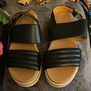 Adrienne Vittadini Black and Tan Platform Sandals